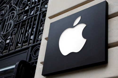 Apple is developing specialized chips for smart glasses and AI servers, Bloomberg News reports