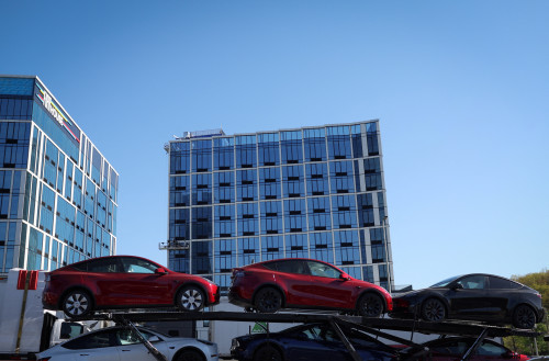 Tesla deliveries slump, Musk’s EV maker stares at second year of falling sales