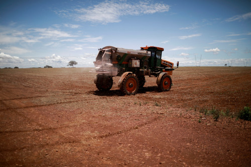 Analysis-US sanctions could cause chaos on Latam farms run on Russian fertilizers