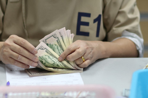 Tracking the fate of king dollar 
