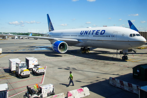 United Airlines offers upbeat outlook on strong premium travel demand