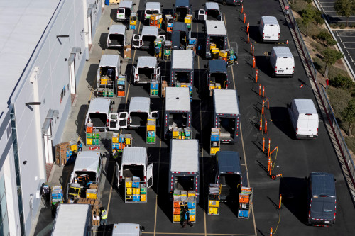 Amazon strikes deal with USPS that maintains 80% of package volume